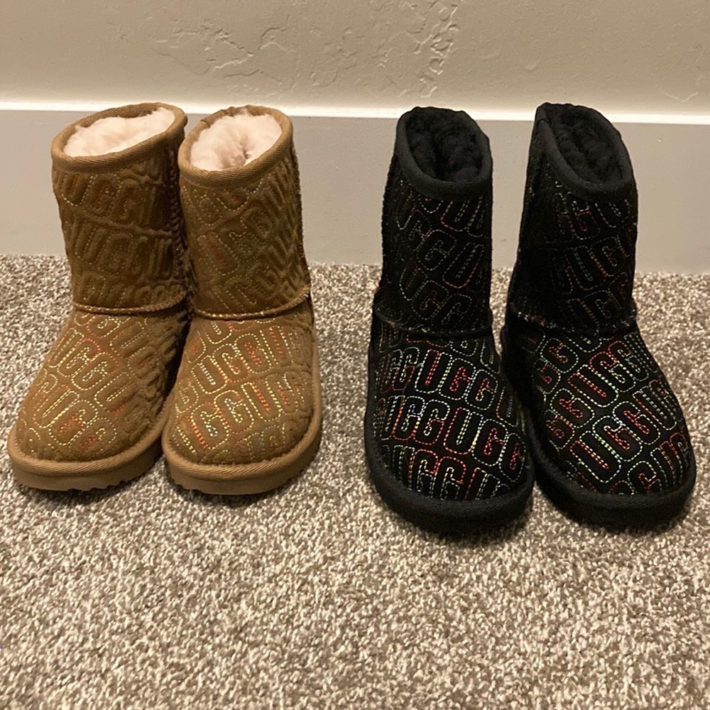 Uggs Classic 2 Short Boot Graphic stitch
